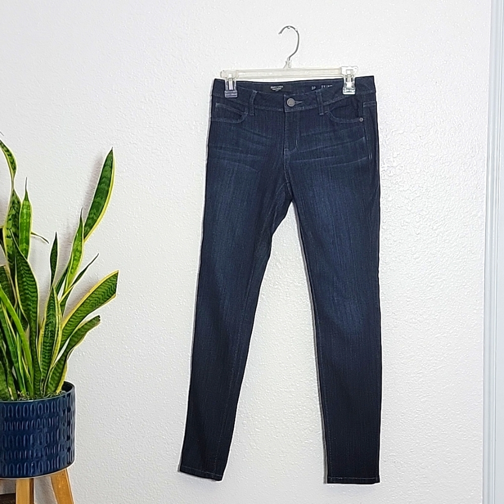 VERA WANG size 2 Petite Jeans- Skinny Midrise- Dark STRETCHY Jeans